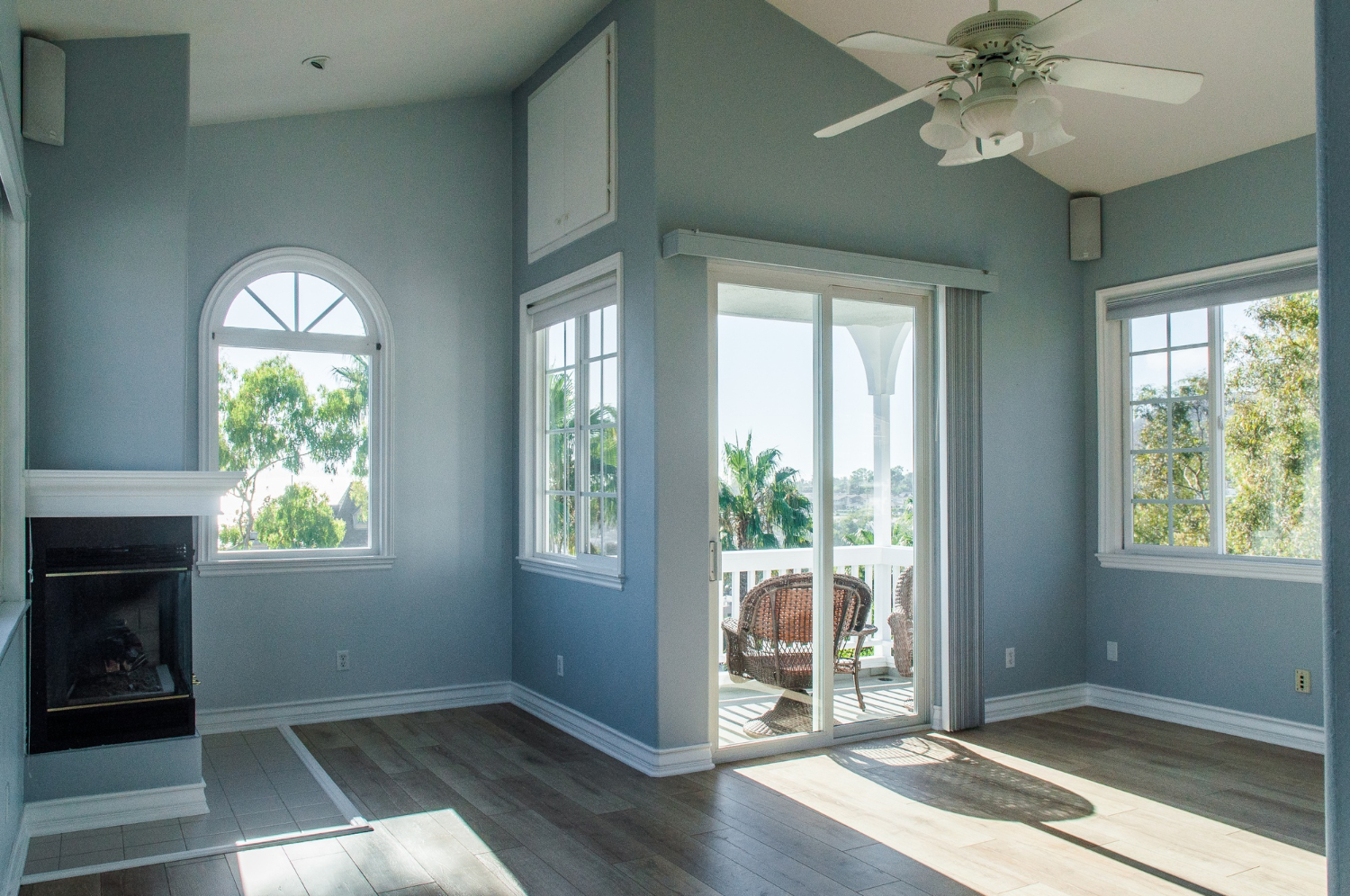 Collage de interiores con diferentes estilos de ventanas y cerramientos